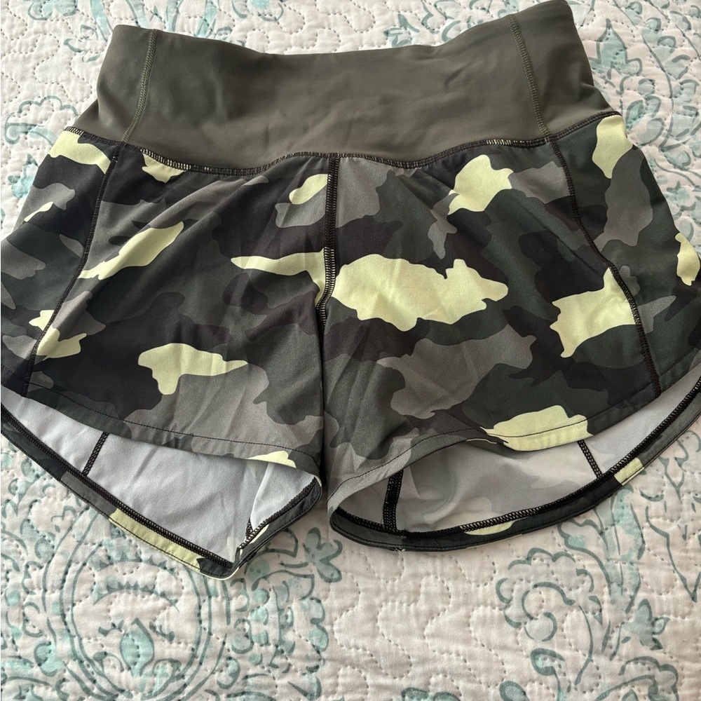 Lululemon hottie hot 2.5 inch shorts